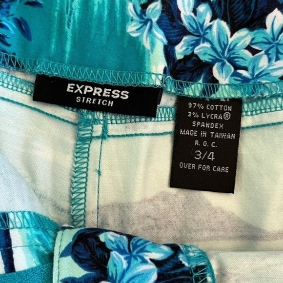 Express shorts beautiful blue design beachy sz 3/4 tropical vacation new cond. - Picture 4 of 4